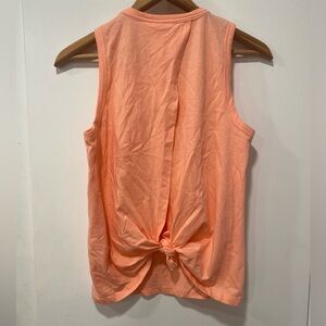 FINAL PRICE 💚🍍NWOT sleeveless orange tank and yellow pineapple size XS